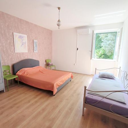 Bright And Colourful Apartment Luce -Sandy Beach Split Exterior photo