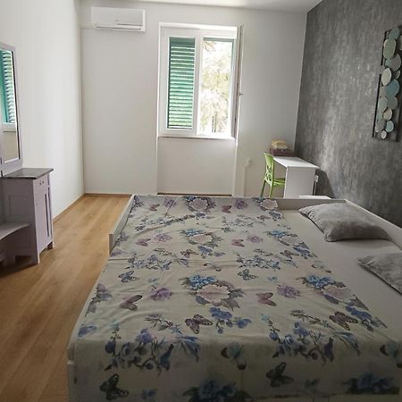 Bright And Colourful Apartment Luce -Sandy Beach Split Exterior photo
