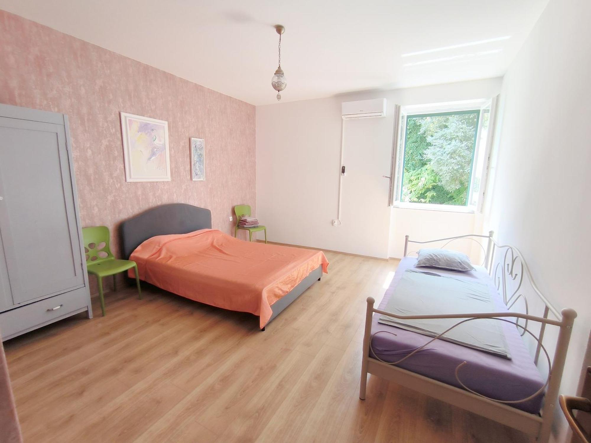 Bright And Colourful Apartment Luce -Sandy Beach Split Exterior photo